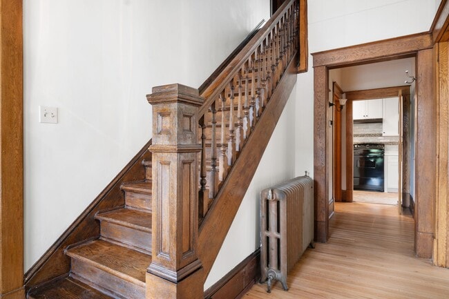 Building Photo - 4 to 5 bed / 2 Bath Just remodeled