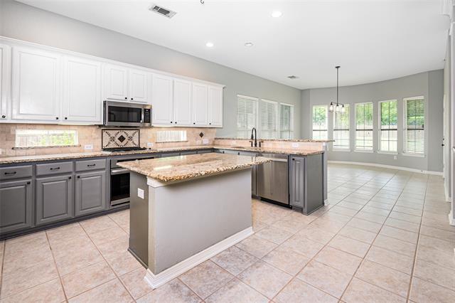 Building Photo - 8609 Forsythia Dr