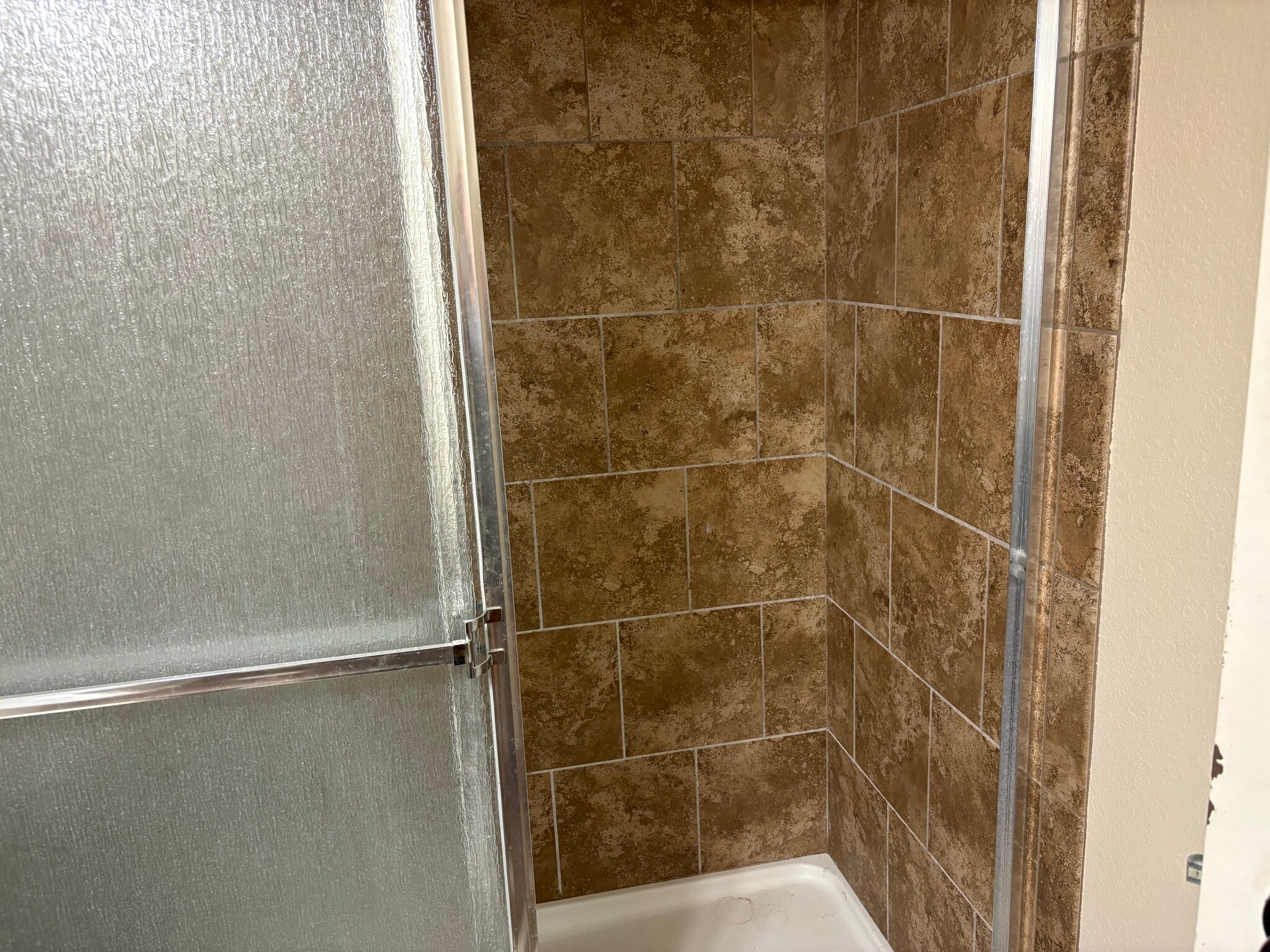bathroom finishes - 3118 W 31st Ter