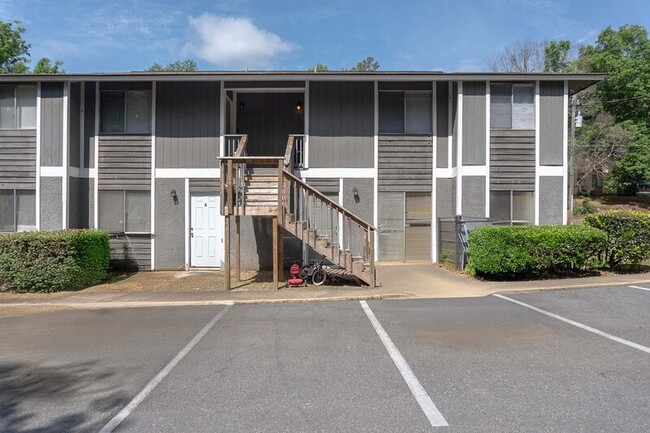 Primary Photo - 709 Pointe Ct