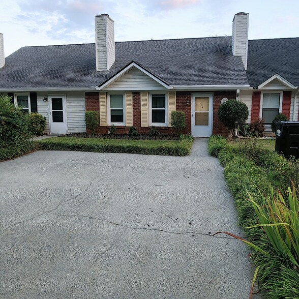 Primary Photo - 14 Jill Ln