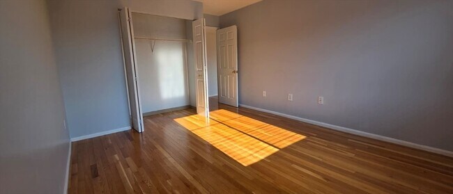 Building Photo - 200 Ledgewood Dr