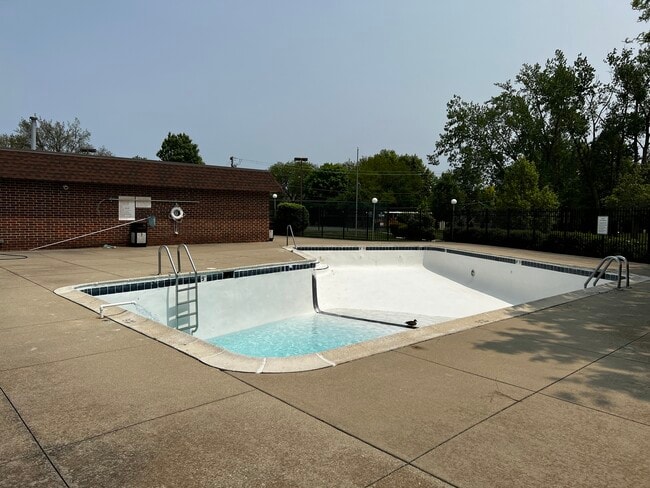 Building Photo - 1556 Darien Lakes Dr