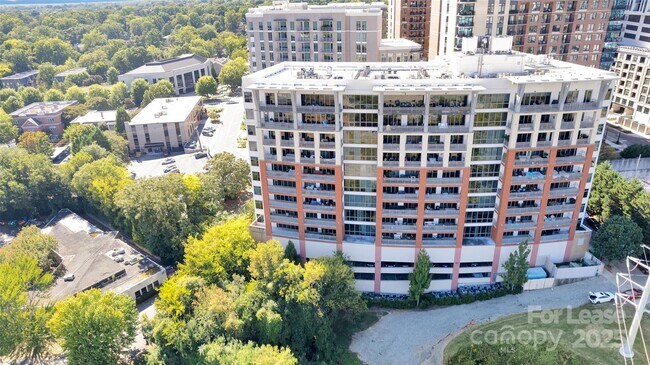 Building Photo - 701 Royal Ct