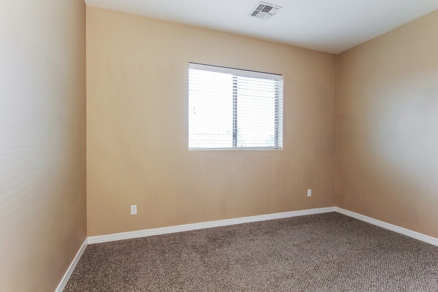 Building Photo - 4261 N 157th Ave