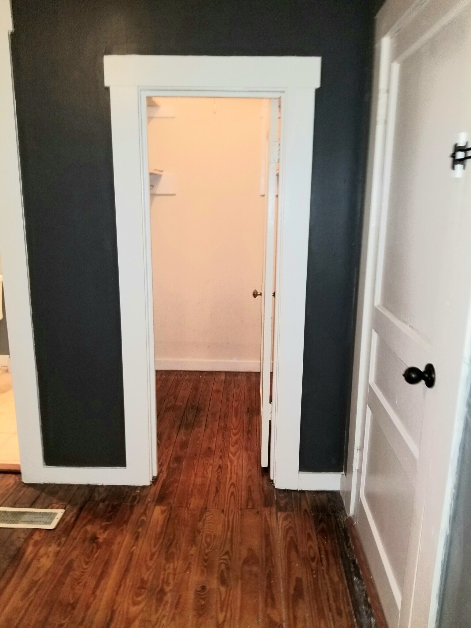 Walk-In Closet - 1208 Frisco St