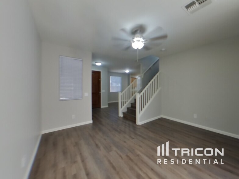 Building Photo - 4360 E Carla Vista Dr