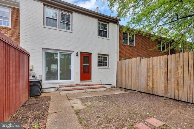 Building Photo - 8529 Lakinhurst Ln