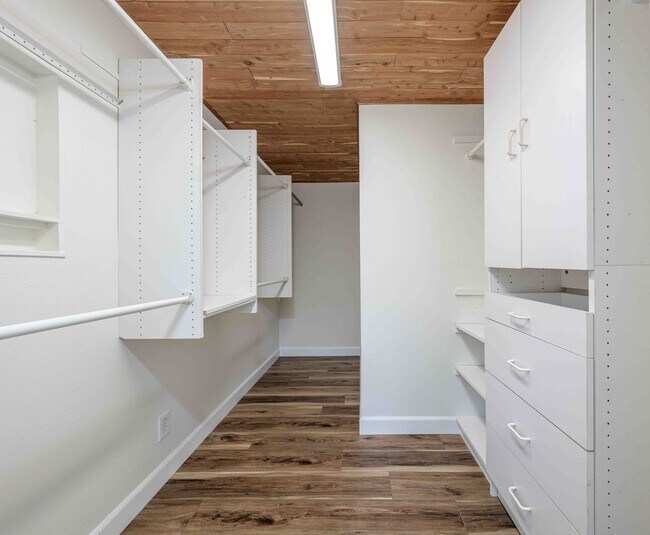 Building Photo - Spacious Elegance in the Heart of Irvine