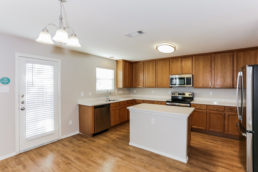 Building Photo - 7956 Meadow Spring Ln