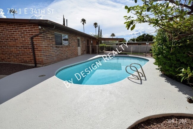 Building Photo - Beautifully Remodeled East Side 3 Bed 2 Ba...