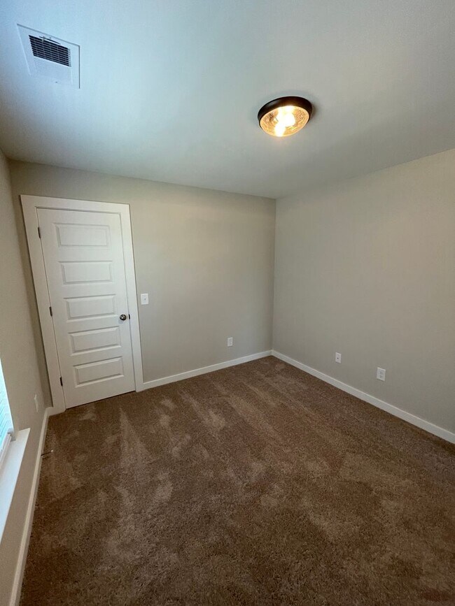 Building Photo - Home for Rent in Calera, AL!!! View with 48 Hours Notice!