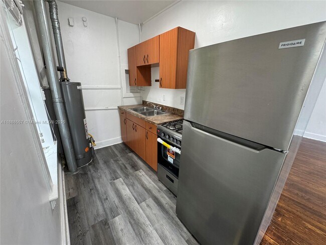 Building Photo - 177 NE 50th St