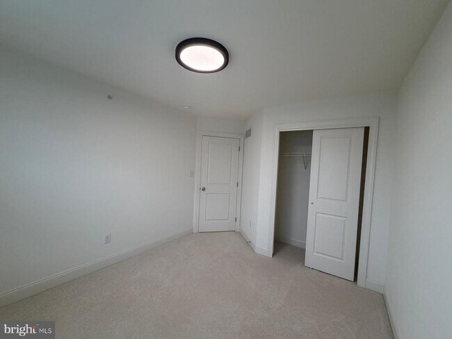 Building Photo - 105 Larrabee Wy