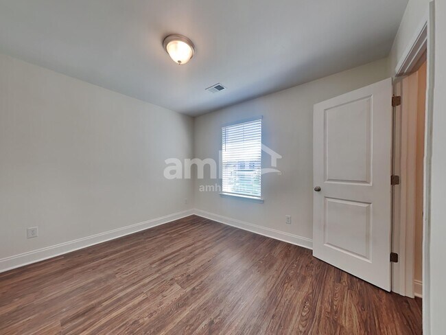 Building Photo - 309 Azore Way