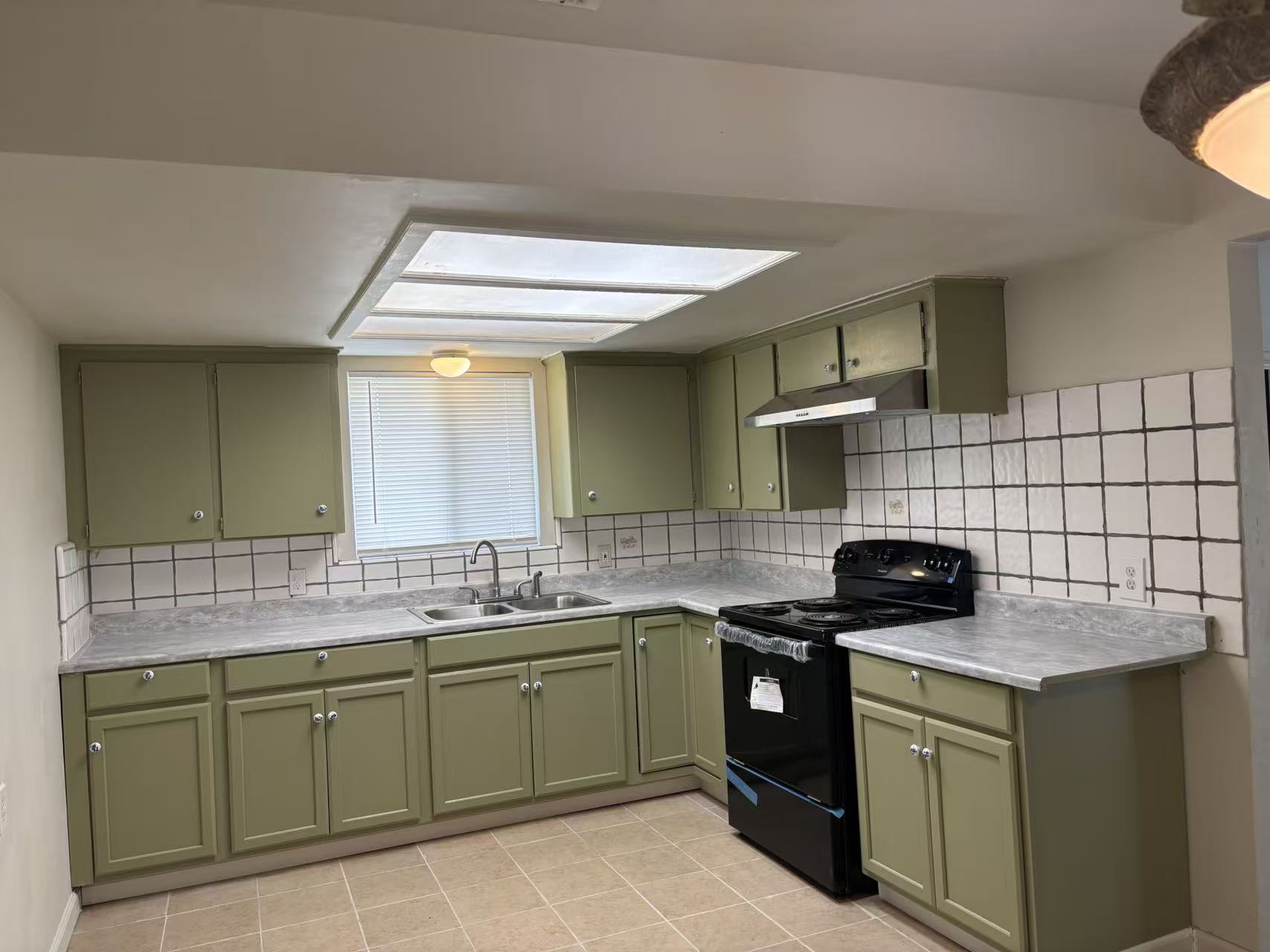 Building Photo - 842 W Alamos Ave