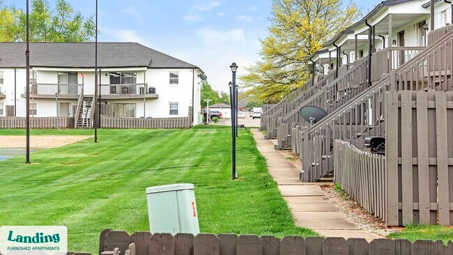 Building Photo - 7601 Carlton Arms Dr