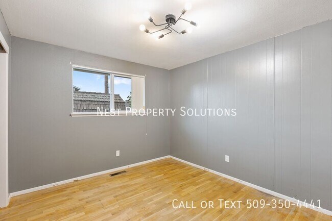 Building Photo - 603 N Crestview Dr