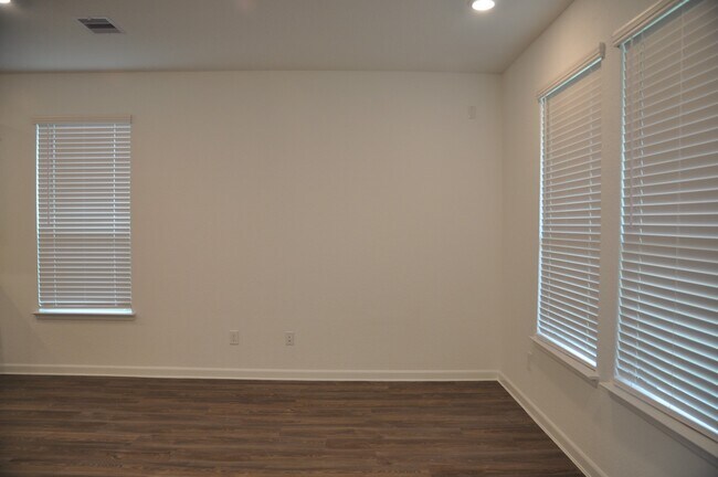 Building Photo - 32327 Melbrooke Dr