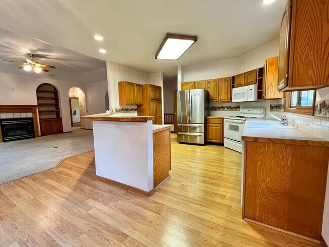Building Photo - Charming 3 bed, 3 bath Ranch Home in South Fort Collins