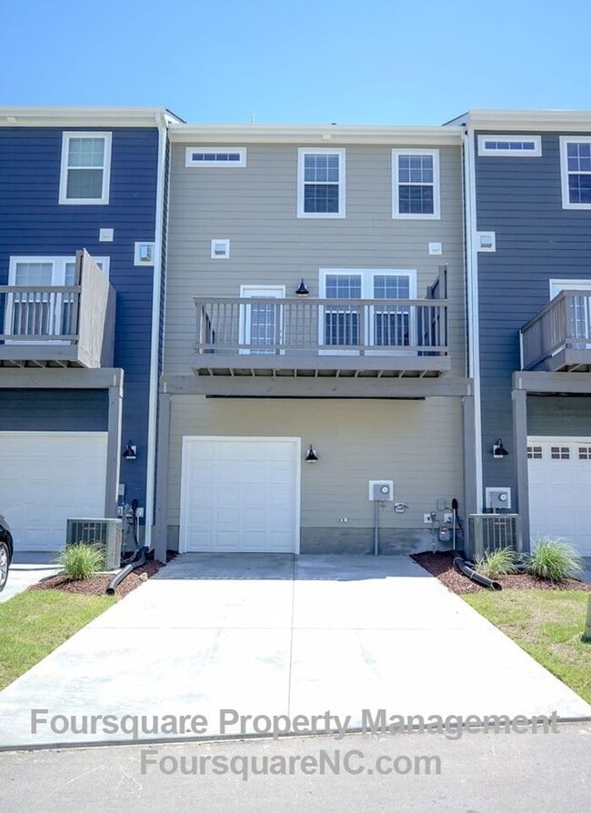 Building Photo - Townhome | First Floor Bonus Room | Single...