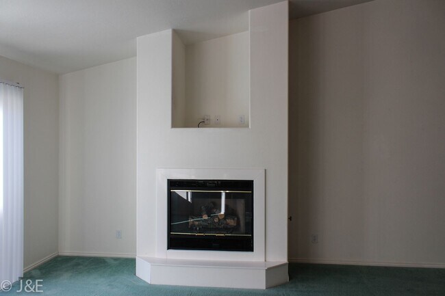 Building Photo - Cozy 2 Bed 2 Bath