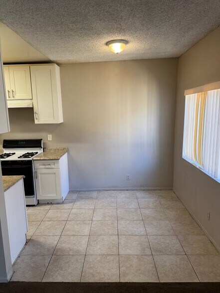 Building Photo - 15516 Nordhoff St