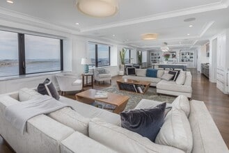Building Photo - Penthouse Unit looking over the Harbor.... Sept 1st Move in