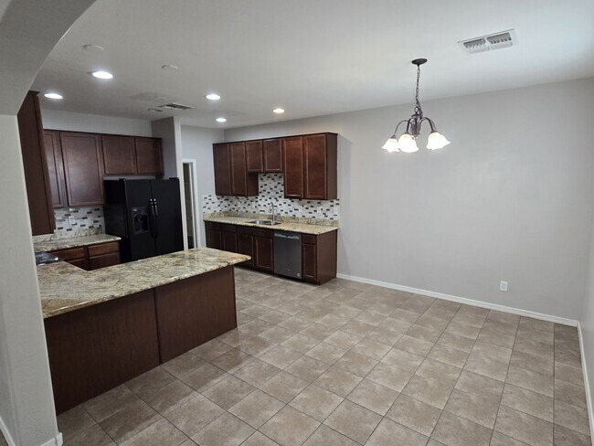 Building Photo - 950 S Wallrade Ln