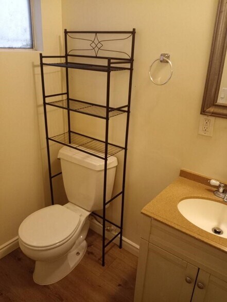 Building Photo - 11725 Gilmore St