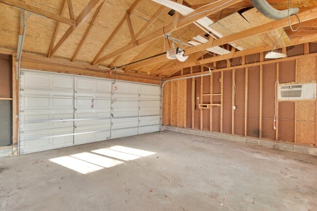 Building Photo - 5017 Indianola Ave