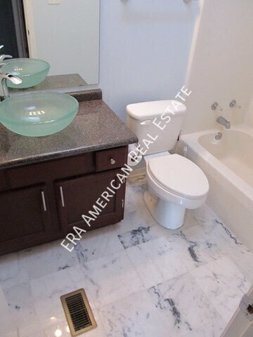 Building Photo - 905 Piedmont Pl