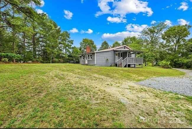 Building Photo - Country Living