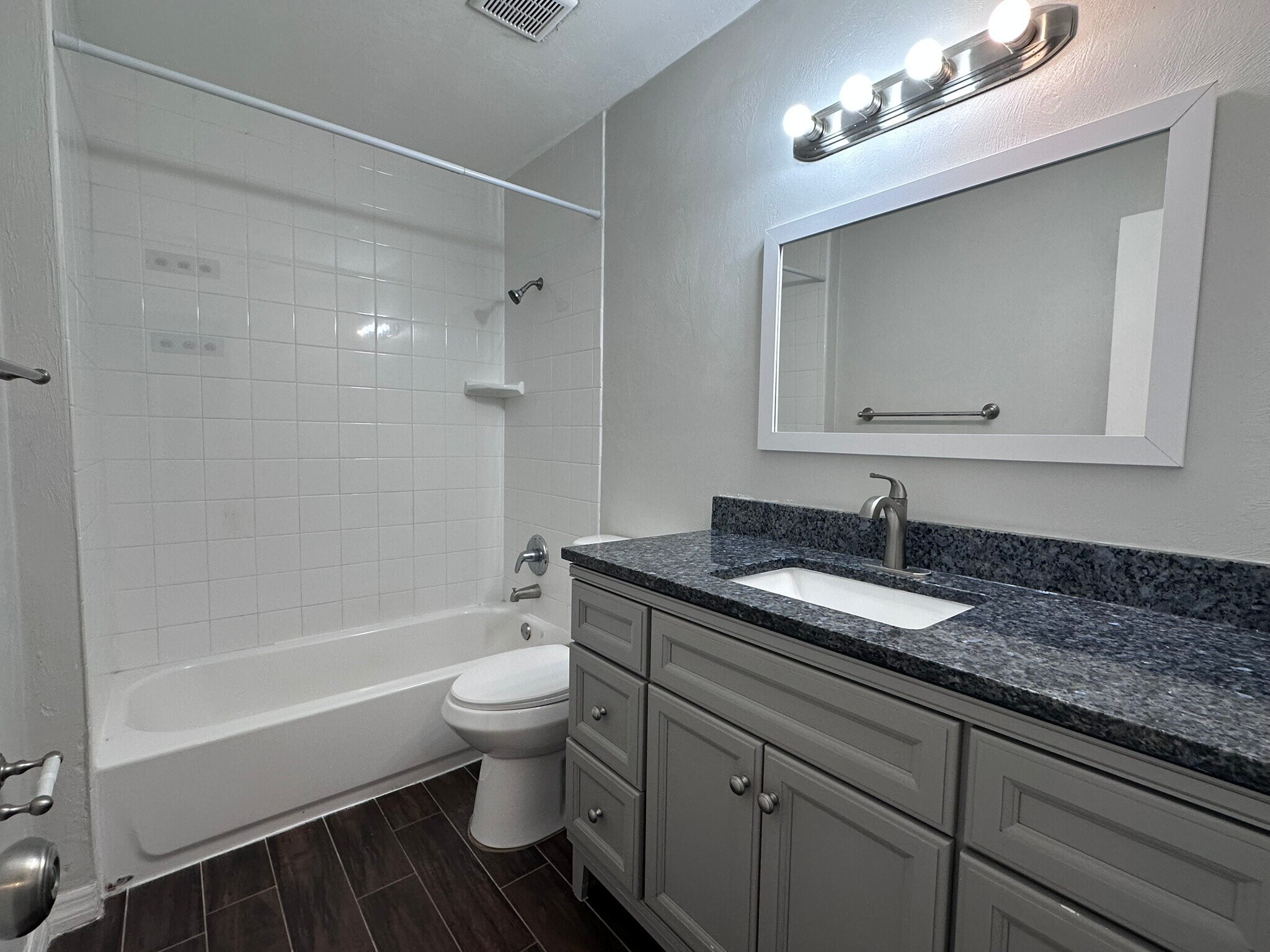 Building Photo - 907 Royal Oak Ct