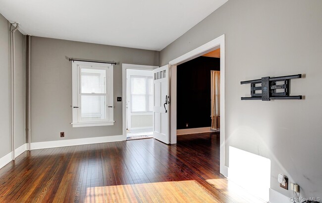 Building Photo - 256 Nassau Rd