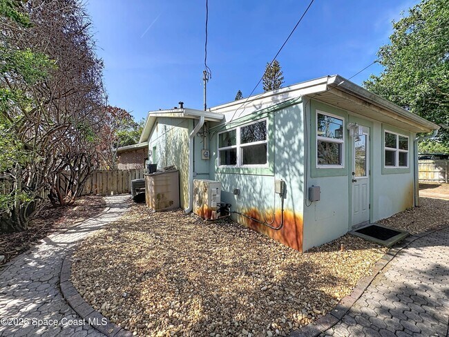 Building Photo - 1315 Lester Ct