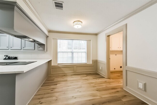 Building Photo - 4214 Brightwood Dr