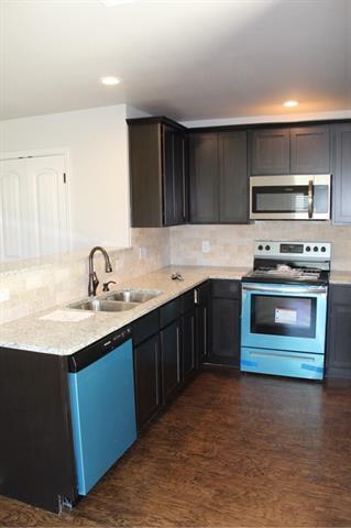 Building Photo - 208 W Lake Ave