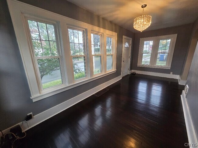Building Photo - 337 Marlborough Rd