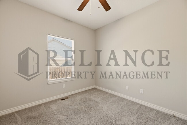 Building Photo - 2204 E Quivira St