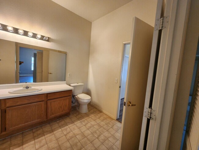 Building Photo - Cozy Condo in the Heart of Green Valley