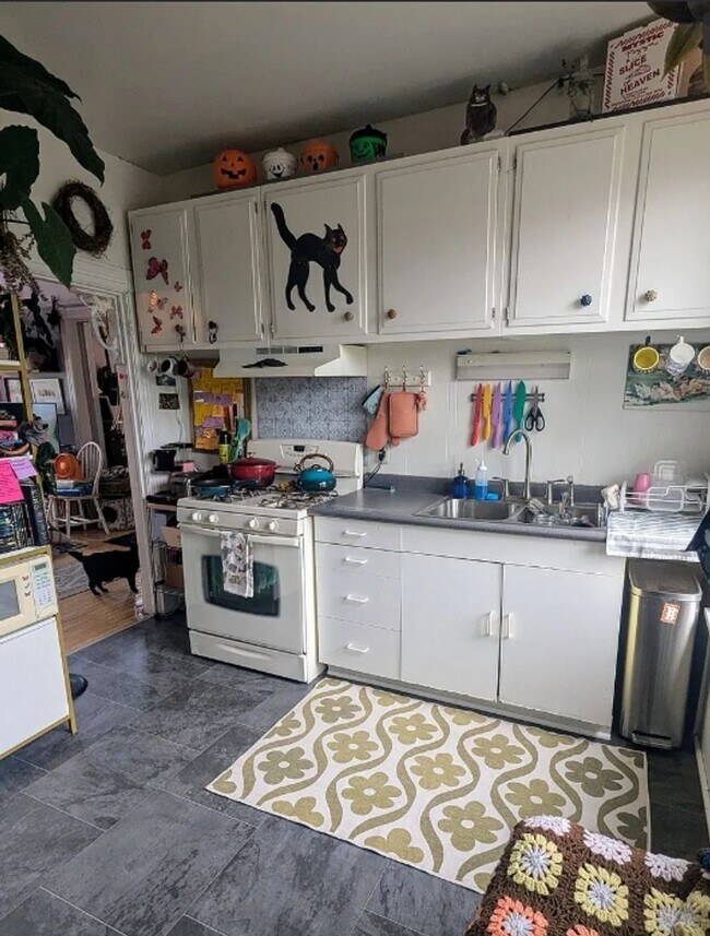 Building Photo - 1802 W 3rd St