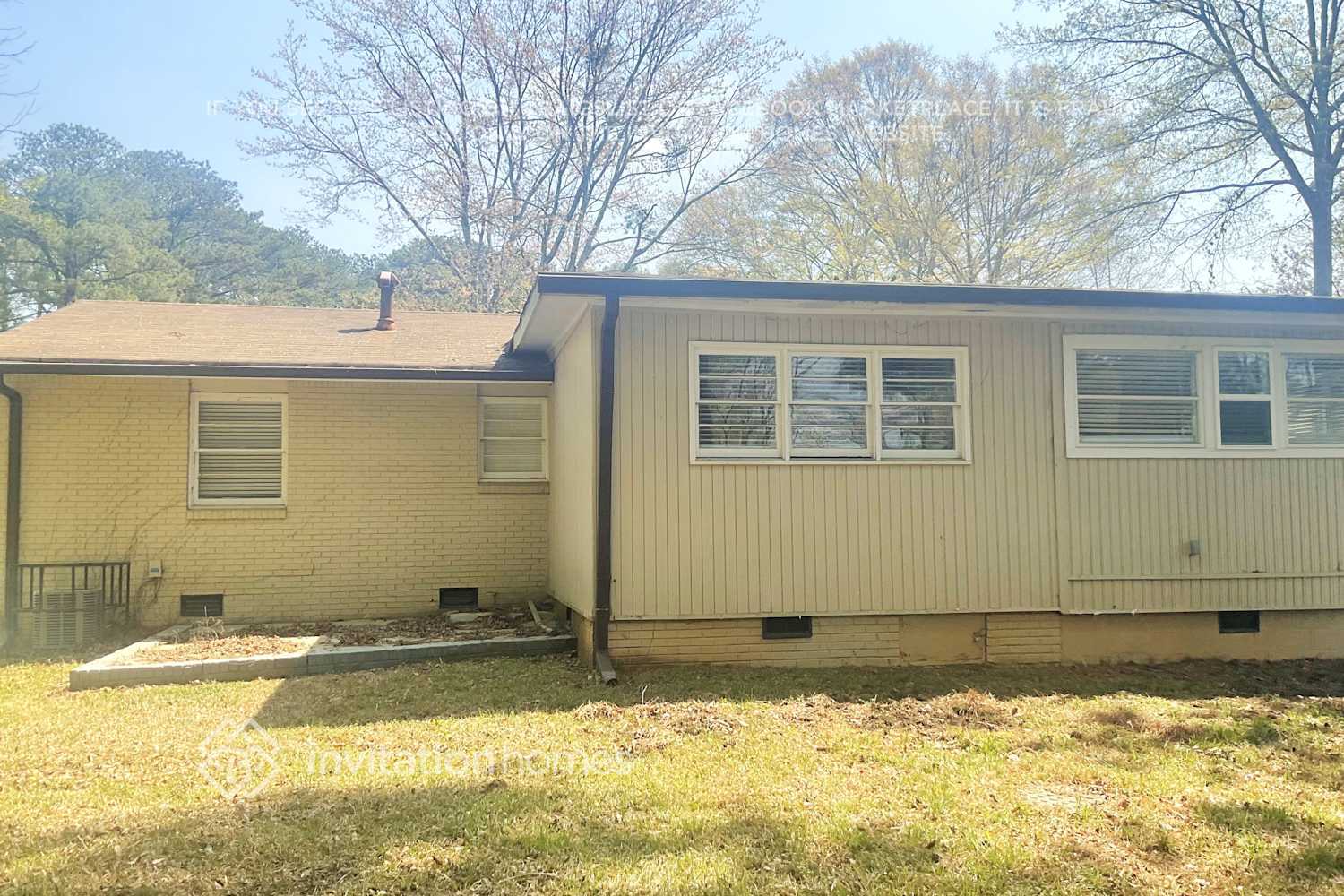 Building Photo - 2407 Cresta Dr