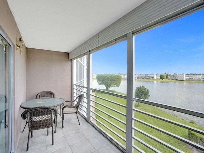 Building Photo - 3014 Cornwall A