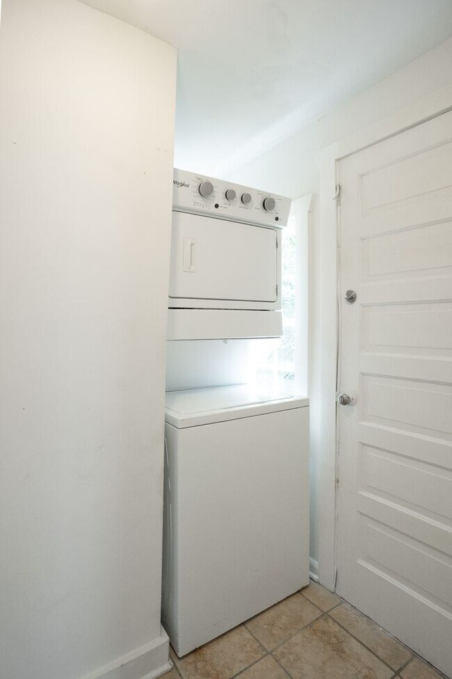 Building Photo - 410 3rd St