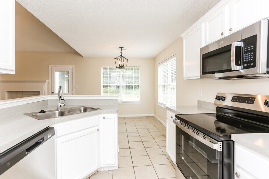 Building Photo - 402 Lafayette St