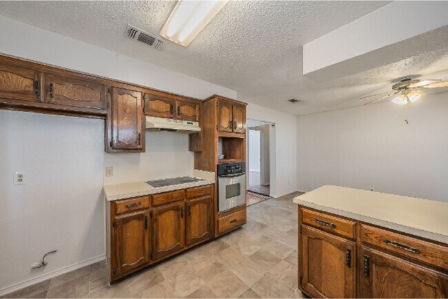 Building Photo - 6753 Spoonwood Ln