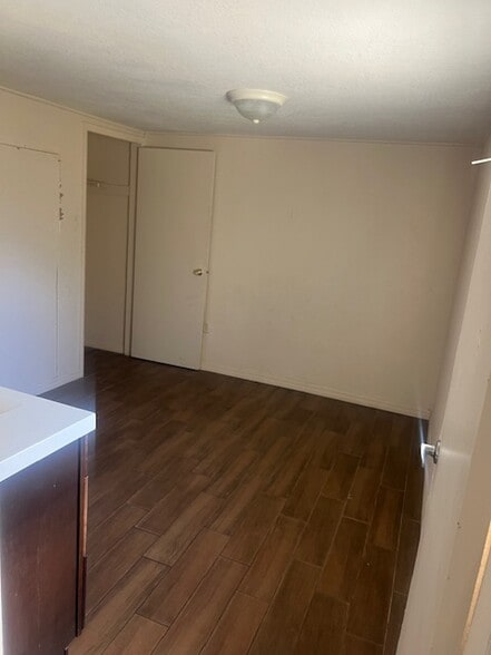 Building Photo - 3043 Mineola Dr