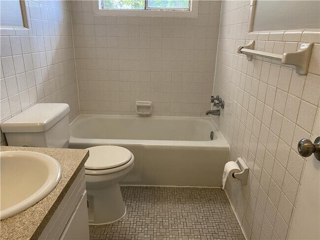 Building Photo - 4077 Pine Valley Rd