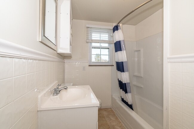 Building Photo - 412 Keeble St